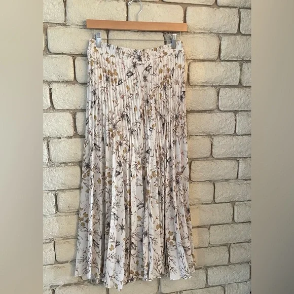 White floral pleated long skirt - Picture 2 of 9